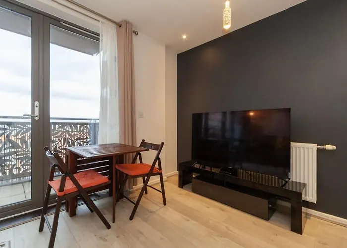 Modern 1 Bedroom Canning Town Apartment