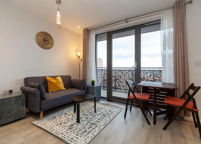 Modern 1 Bedroom Canning Town Apartment
